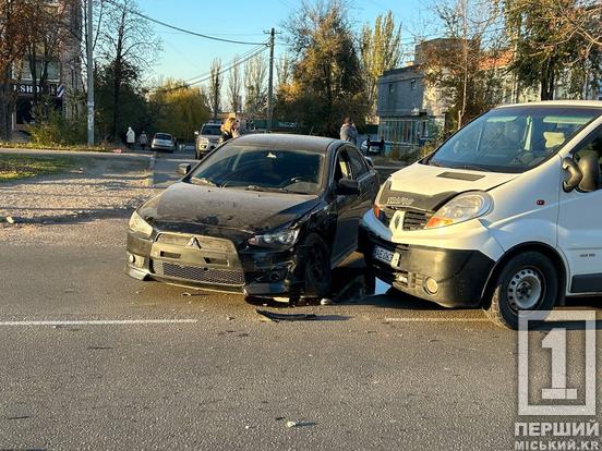 В обох побиті «передки»: у Саксаганському районі зіткнулися Renault та Мitsubishi2