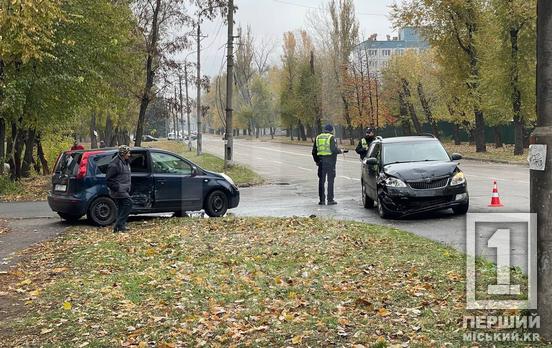 Водії витрачатимуться на ремонт: у Кривому Розі на Бизова через ДТП добряче дісталося Skoda і Nissan