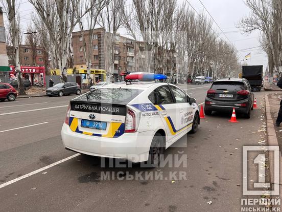 Забарикадувався в автівці на ніч: у Кривому Розі чоловік відмовився виходити з автівки на вимогу правоохоронців2