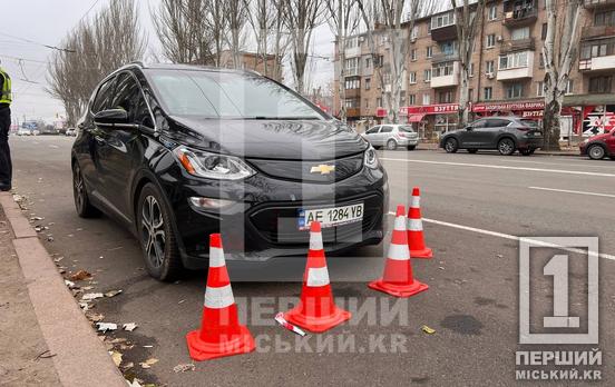 Забарикадувався в автівці на ніч: у Кривому Розі чоловік відмовився виходити з автівки на вимогу правоохоронців