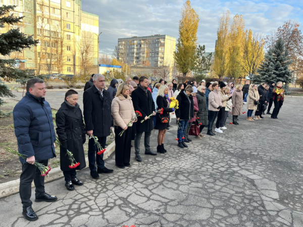 Життя обірване назавжди: у Кривому Розі встановили меморіальні дошки полеглим Захисникам3