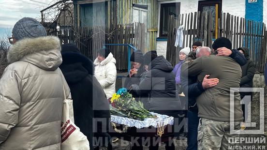 Без тата залишився маленький синочок: у Кривому Розі поховали бійця Андрія Завадського5