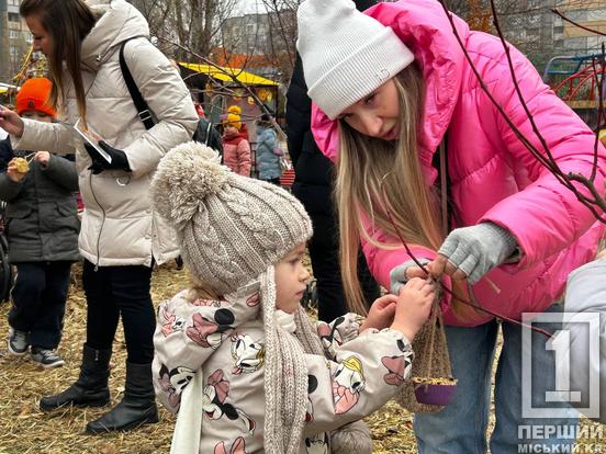 Годівнички для пташок, листівки для ЗСУ і благодійна лотерея: у парку Щастя пройшов тематичний захід2