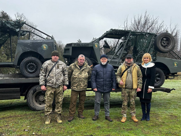 Кривий Ріг продовжує допомагати військовим: чергова велика партія обладнання передана на фронт5