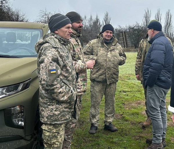 Кривий Ріг продовжує допомагати військовим: чергова велика партія обладнання передана на фронт7