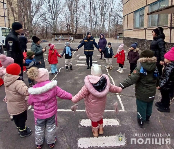 Криворізькі поліцейські навчали дошкільнят правилам безпечної поведінки0