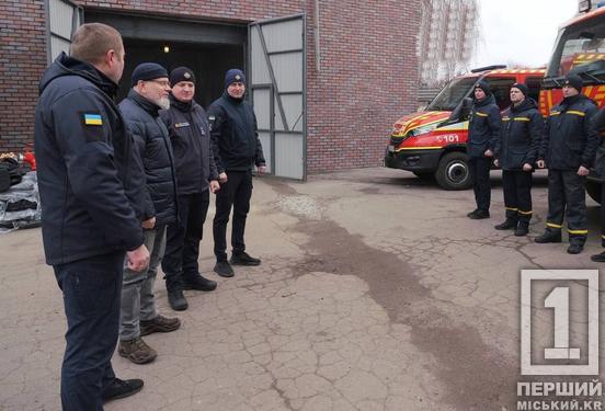 Місто - своїм рятувальникам. За підтримки керівництва Кривого Рогу підрозділи ДСНС у 2024 році придбали спеціалізоване обладнання, матеріали, комплекти форми - які є безцінними під час порятунку та надання допомоги постраждалим внаслідок ворожих ударів та інших надзвичайних ситуацій - на суму 15 млн грн4