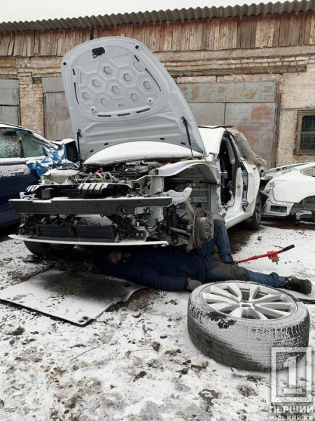 Нещасний випадок на СТО: у Центрально-Міському районі автівкою розчавило механіка1