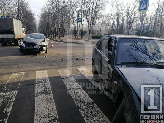 Обом автівкам добряче дісталося: на Соцмісті зіштовхнулися Chery та Лада2