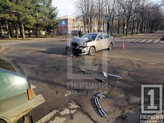 Обом автівкам добряче дісталося: на Соцмісті зіштовхнулися Chery та Лада1