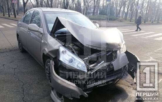 Обом автівкам добряче дісталося: на Соцмісті зіштовхнулися Chery та Лада