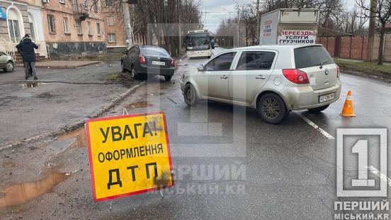 Одразу дві ДТП у Покровському районі Кривого Рогу: загинув один із водіїв7