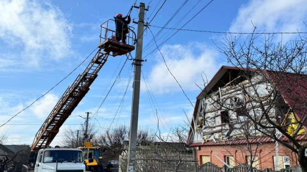 Ремонтні роботи на електромережах - фото ілюстративне з відкритих джерел