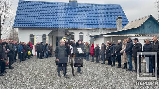 Поховали майже через рік після загибелі: криворіжці попрощалися з солдатом Віталієм Григораком3