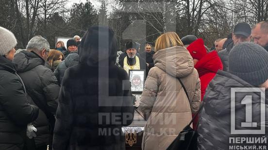 Поховали майже через рік після загибелі: криворіжці попрощалися з солдатом Віталієм Григораком5