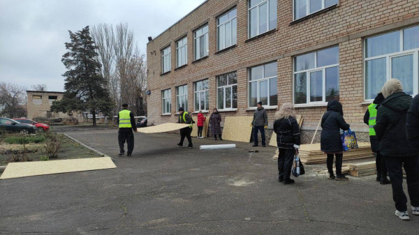 Продовжуємо ліквідацію наслідків вчорашнього ракетного удару по нашому місту0