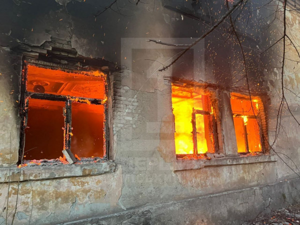 У Кривому Розі горить будівля колишнього ПТУ1
