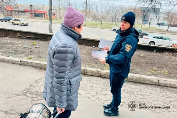 У Кривому Розі рятувальники навчали населення основам протимінної безпеки1