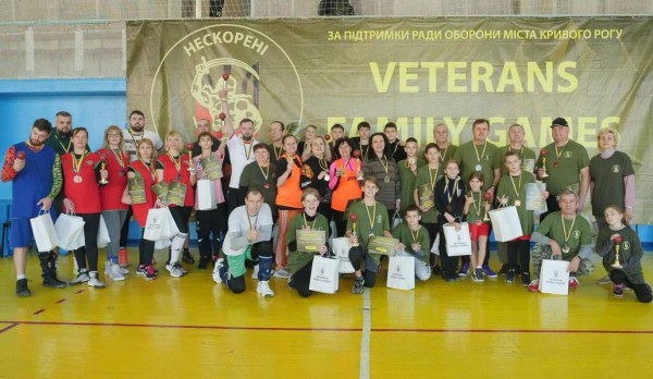 У Кривому Розі, у рамках спортивних змагань VETERANS FAMILY GAMES, ветерани, військовослужбовці та члени їх родин вже вдруге випробували себе в змаганнях зі стрітболу0