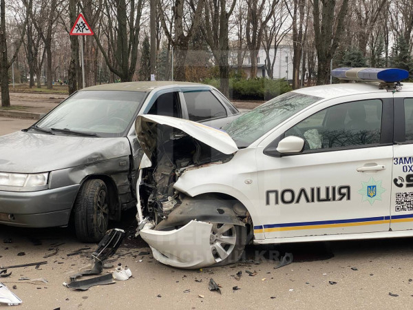 У Кривому Розі в ДТП потрапили автомобіль поліції охорони і Lada , постраждав один з водіїв0