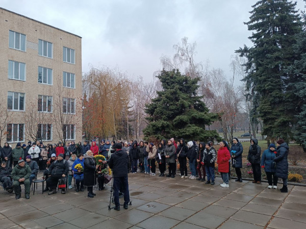 У Криворізькому центрі металургії та машинобудування відкрили 4 меморіальні дошки випускникам, які поклали життя на захист України17