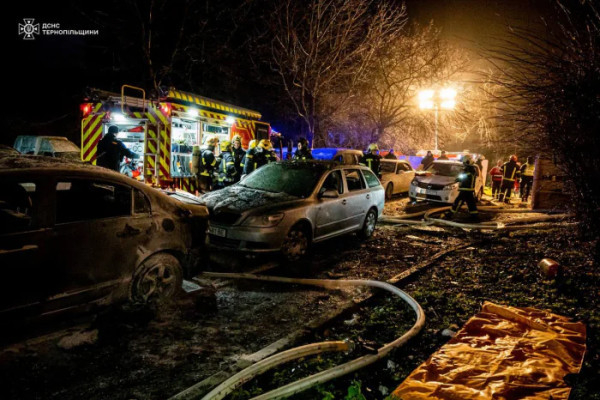 У Тернополі ворожий безпілотник влучив у багатоповерхівку, загинула людина, є поранені0