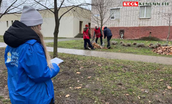 Прибирання вулиць в Зеленодольську Криворізького району за програмою «Гроші за роботу»