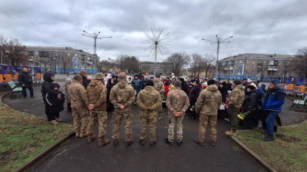 В Інгулецькому районі Кривого Рогу встановили стенди пам'яті на честь полеглих Захисників2