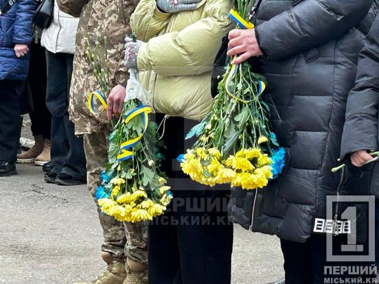 Їхні імена будуть назавжди вписані в історію: у Кривому Розі відкрили меморіали трьом загиблим Героям Олександру Білому, Юрію Гончарову та Віталію Шихуцькому.9