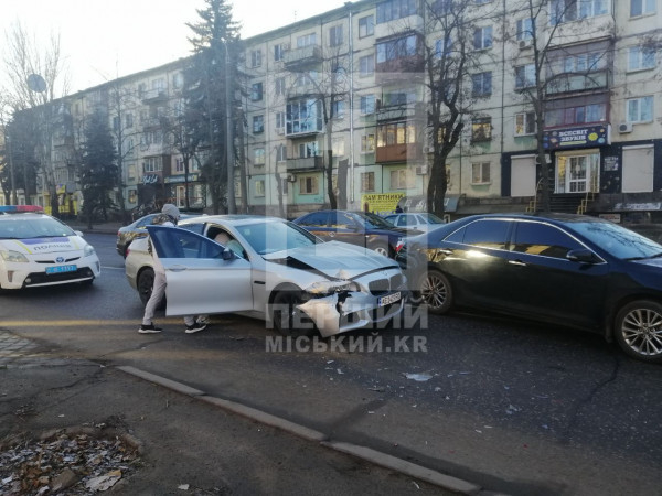 ДТП на проспекті Центральному: BMW зіткнувся з Renault0