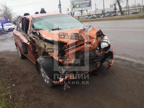 ДТП на Змичці: Chevrolet зіткнувся з фурою «Нової Пошти» у Кривому Розі0