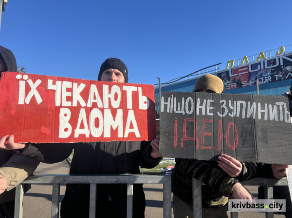 Ми живемо, а вони виживають: у Кривому Розі відбулася щотижнева акція на підтримку українських військовополонених