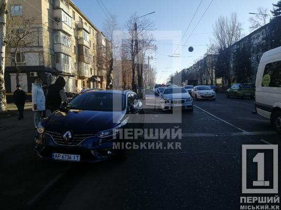 Не були готові до раптового гальмування: на проспекті Центральний BMW наздогнала Renault1