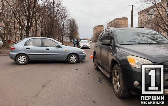 Потрібно було надати перевагу: у Кривому Розі на Гетьманській вдарилися Lanos та Toyota Lanos та Toyota