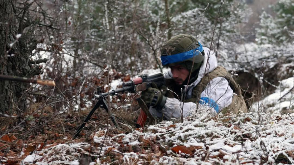 Російські загарбники продовжують штурмувати позиції українських захисників. Від початку доби на фронті відбулося 166 бойових зіткнень0