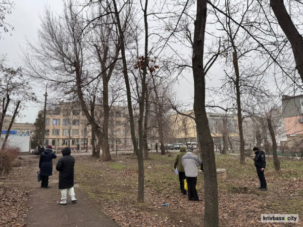 Тіла людей в автівках і на землі: росіяни вдень вдарили балістикою по Кривому Рогу1