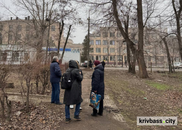 Тіла людей в автівках і на землі: росіяни вдень вдарили балістикою по Кривому Рогу2