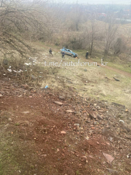 У Кривому Розі чоловік на легковому авто злетів у кювет, але чудом врятувався0