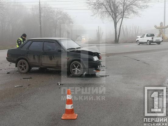 У обох розтрощені «морди»: на Нікопольському шосе вдарилися Skoda та Лада4