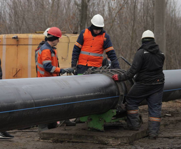 У рамках муніципальної програми відновлення та розвитку інфраструктури, місто допомагає «Кривбасводоканалу» замінювати аварійні ділянки, проводити ремонти, отримувати  спецтехніку6