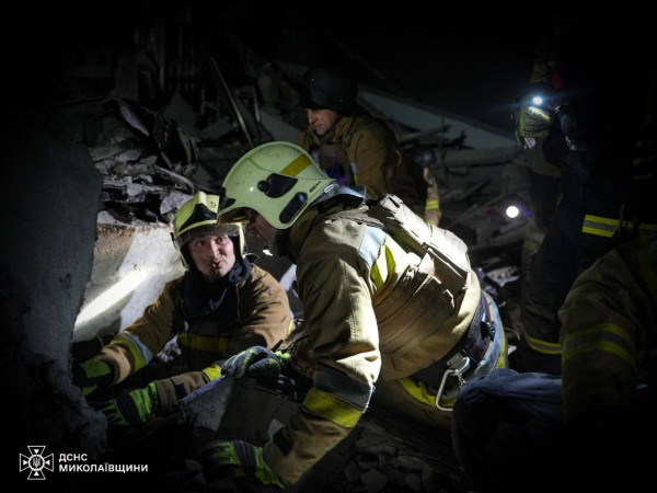 Вчора ввечері ворог обстріляв балістикою Миколаїв, загинули дві жінки2