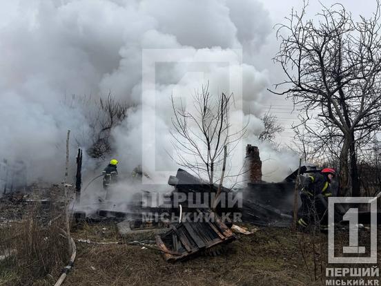 Вогонь зруйнував усе: у Центрально-Міському районі згорів дачний будинок2