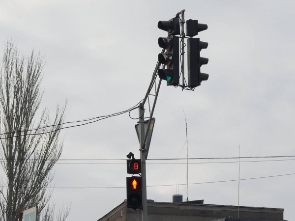 Безпека водіїв та пішоходів: У Кривому Розі  на перехрестях з інтенсивним рухом встановили вже 30 систем безперебійного живлення.6