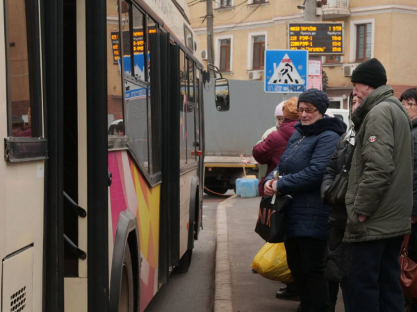 Додаткові автобуси виїхали на маршрути 228 та 228А у Кривому Розі: подробиці3