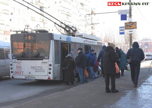 Інформаційне табло на зупинці на пр. Університетському в Кривому Розі