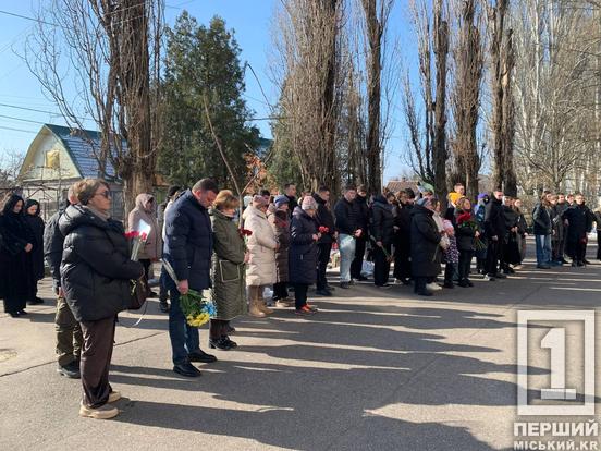 Не хотів, аби війна перейшла у спадок дітям: у Кривому Розі відкрили пам’ятний меморіал на честь Артема Бондаренка3