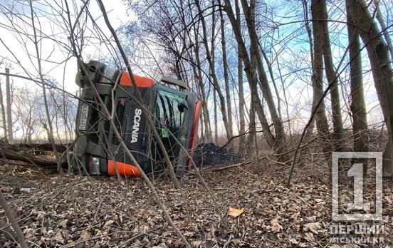 У Кривому Розі фура перекинулась на бік