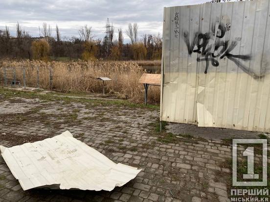 У Покровському районі юні вандали сплюндрували громадську роздягальню на пляжі1