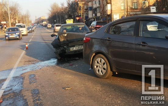 Втратив обачність через сонце: у Кривому Розі на проспекті Миру сталася аварія з Kia та Audi