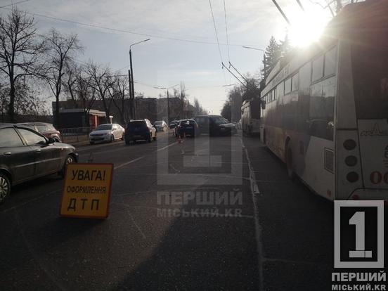 Знову Сонце «проти» водіїв: на Центральному проспекті у аварію потрапили тролейбус, Skoda та Volkswagen7